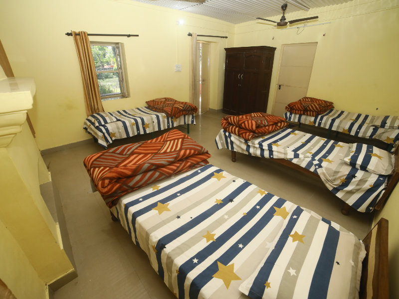 Group room with 4-6 beds